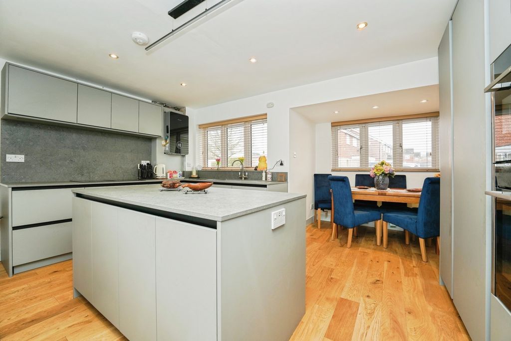 Property photo 3 of 20 Kitchen