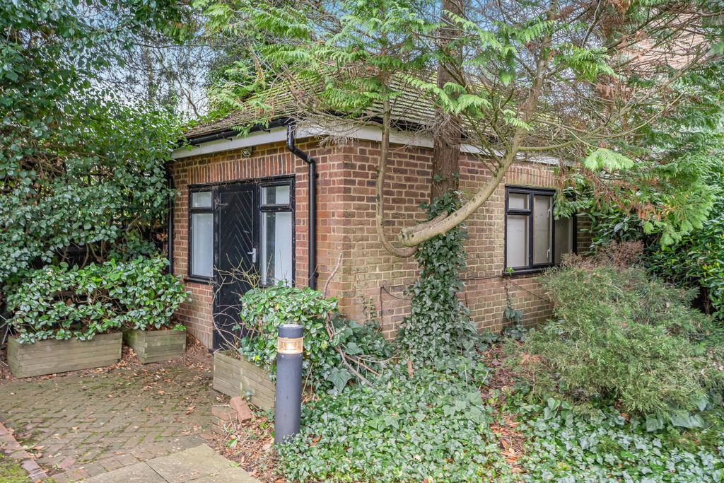 Additional image 22 of 3 bed flat for sale50 Village Road, Bush Hill Park, Enfield EN1