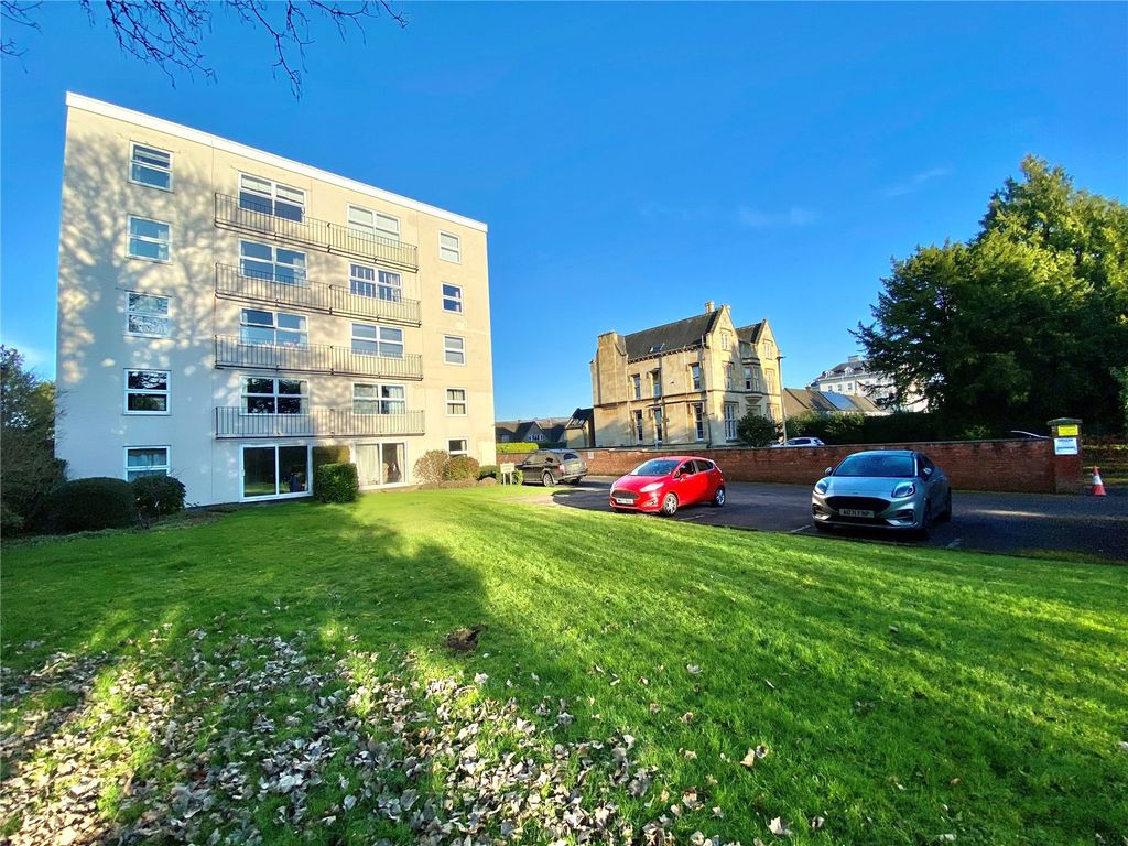 Property photo 1 of 17 Picture No. 01