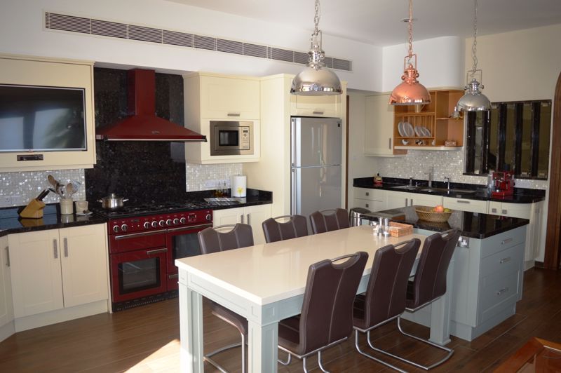 Property photo 3 of 34 Kitchen