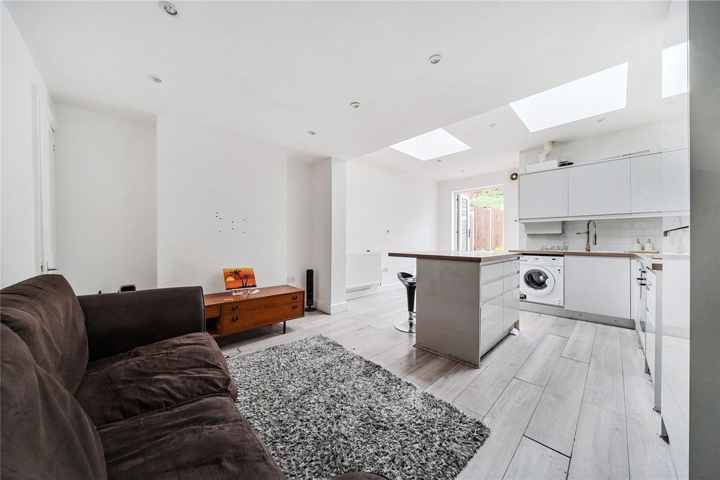 Property photo 2 of 23 Picture No. 12