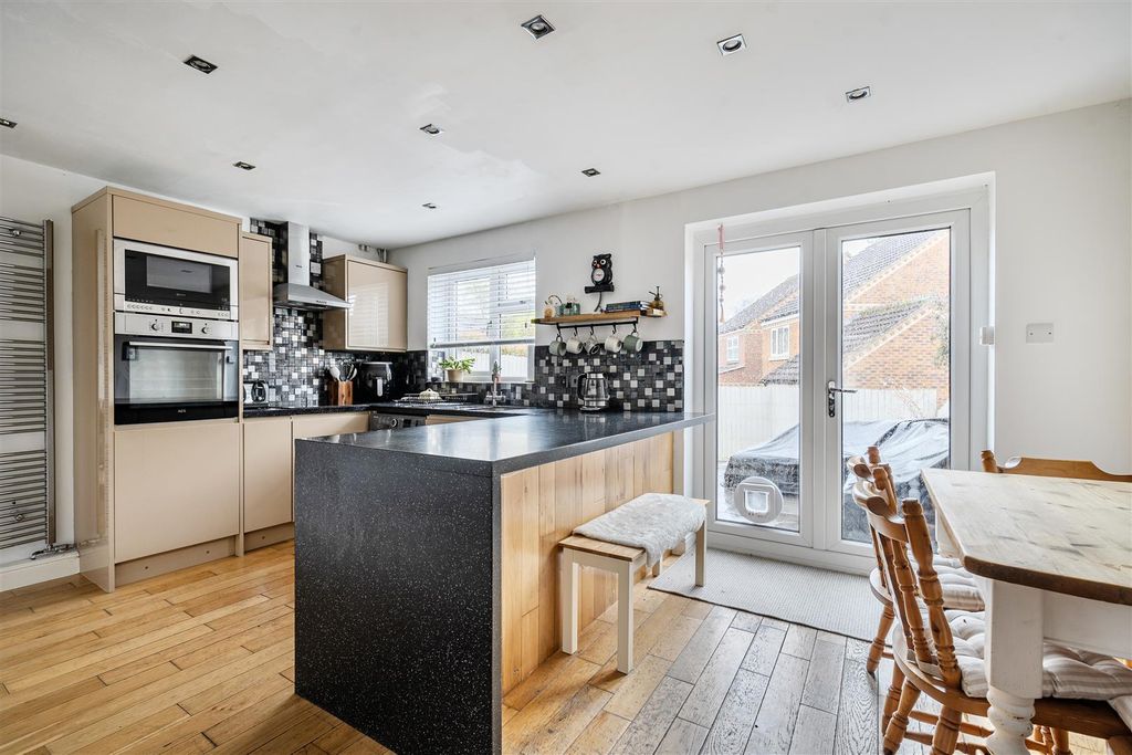 Property photo 3 of 19 1431743-11-69c6509296F06.Jpg