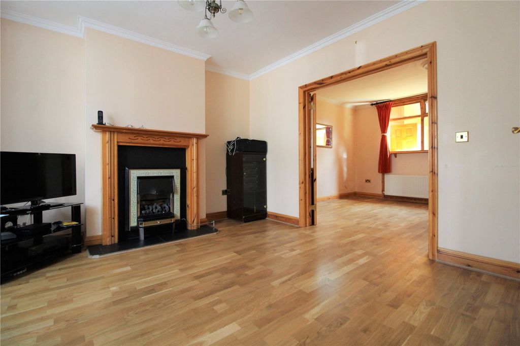 Property photo 2 of 14 Picture No. 21