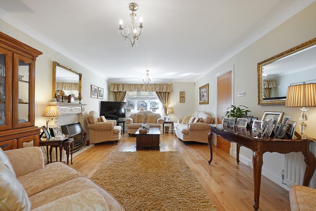 Property photo 2 of 18 3931195