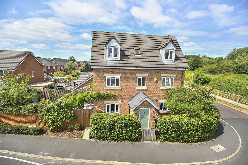 Property photo 1 of 46 9 Meadow Beck External (10).Jpg