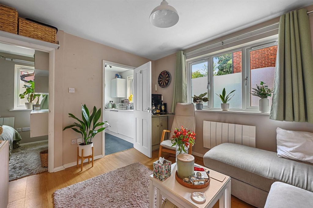 Property photo 1 of 12 9