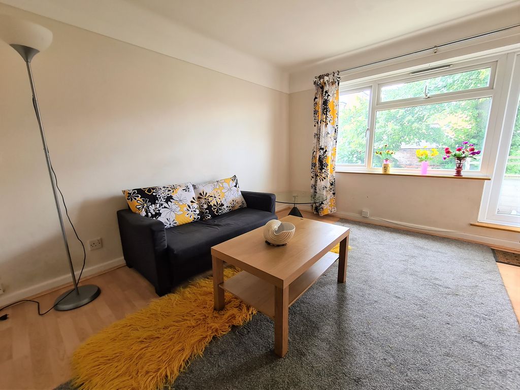 Property photo 2 of 8 Photo 03