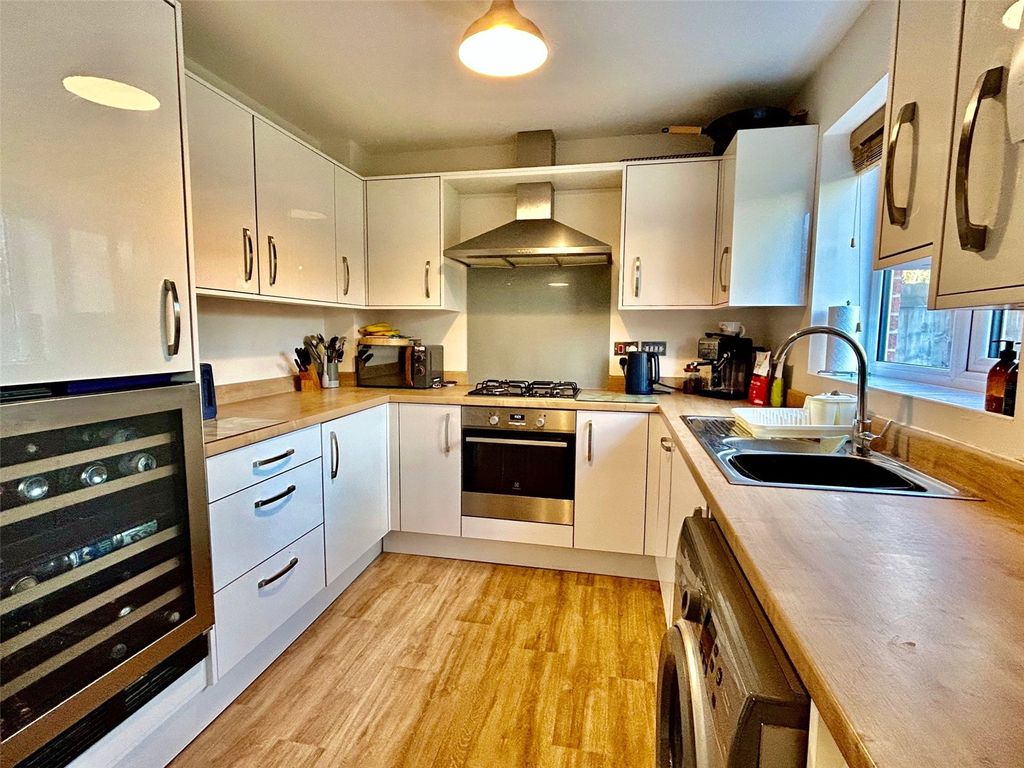 Property photo 3 of 16 Kitchen