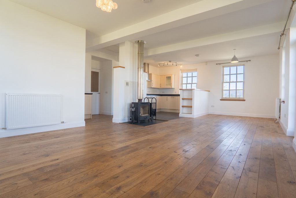 Property photo 3 of 33