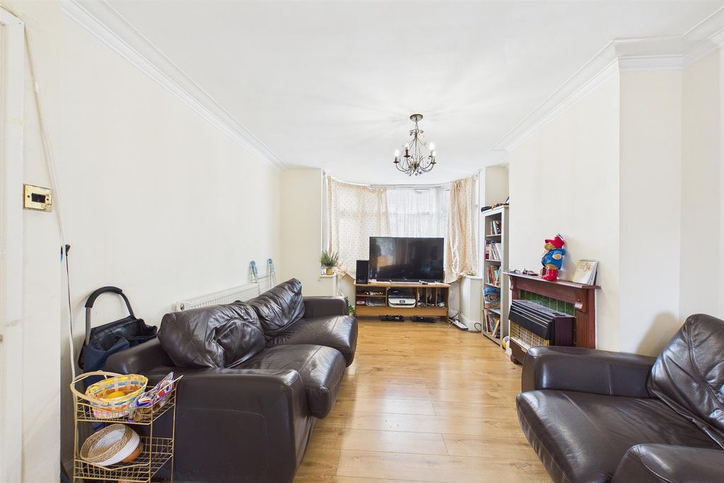 Property photo 2 of 14 Cam03736G0-Pr0252-Still002.Jpg