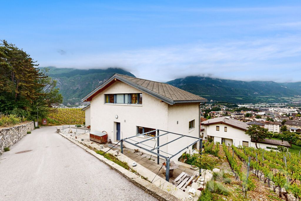 Property photo 3 of 13