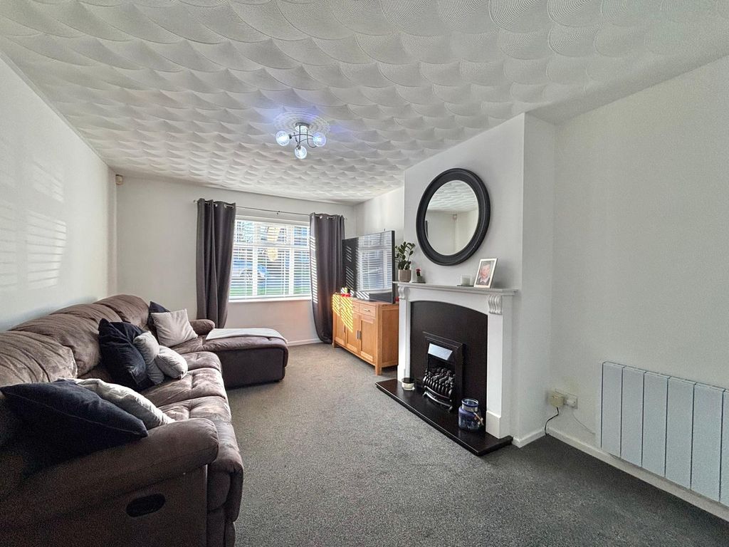 Property photo 3 of 17 Living Room