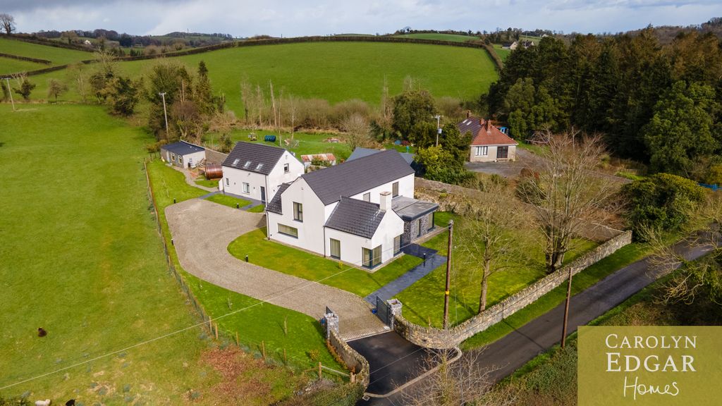 Property photo 1 of 76 002