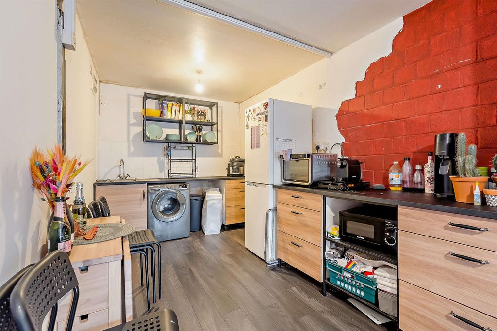 Property photo 3 of 5 8674817-Interior10-800.Jpg