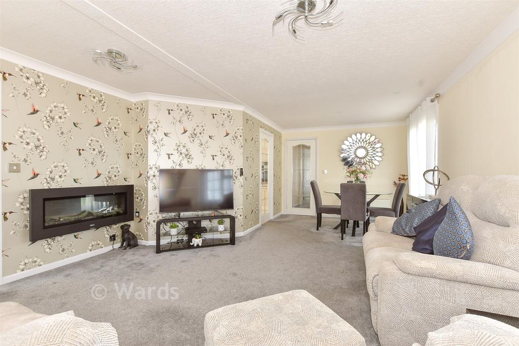 Property photo 2 of 15 Lounge/Diner