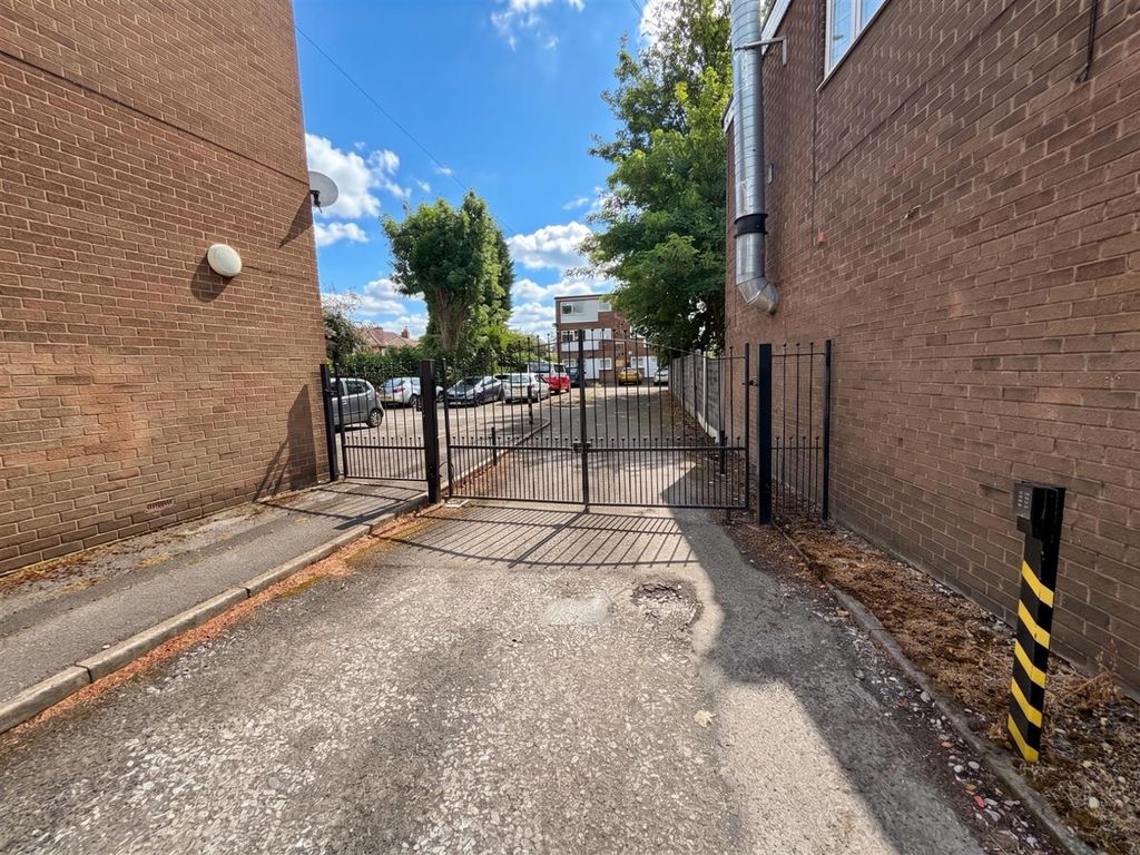 Property photo 2 of 18 Gated Enterance