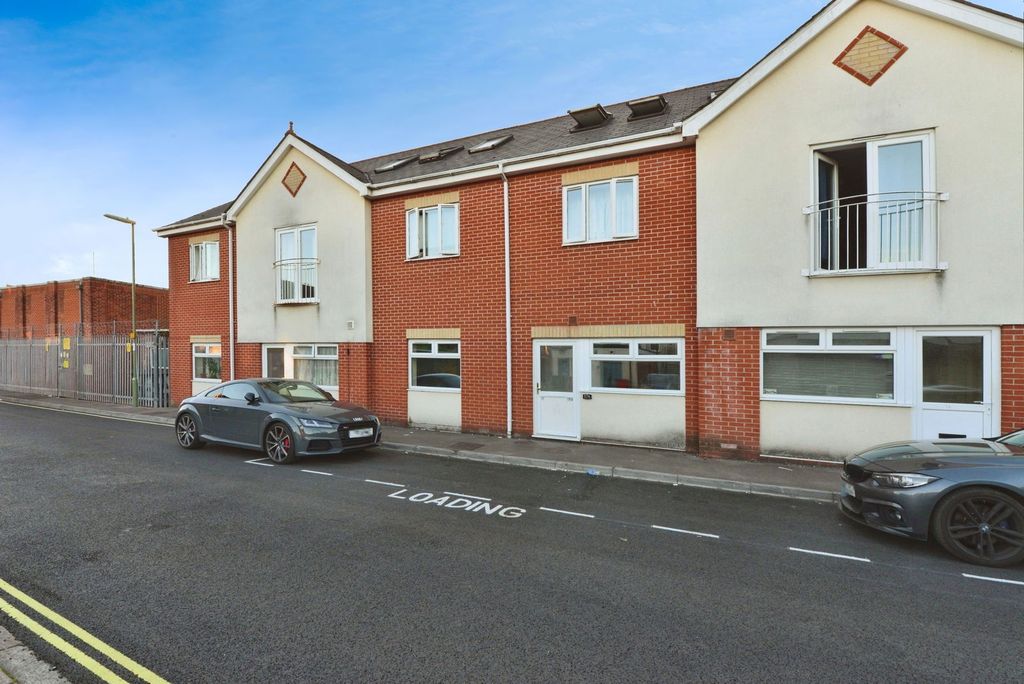 Property photo 1 of 6