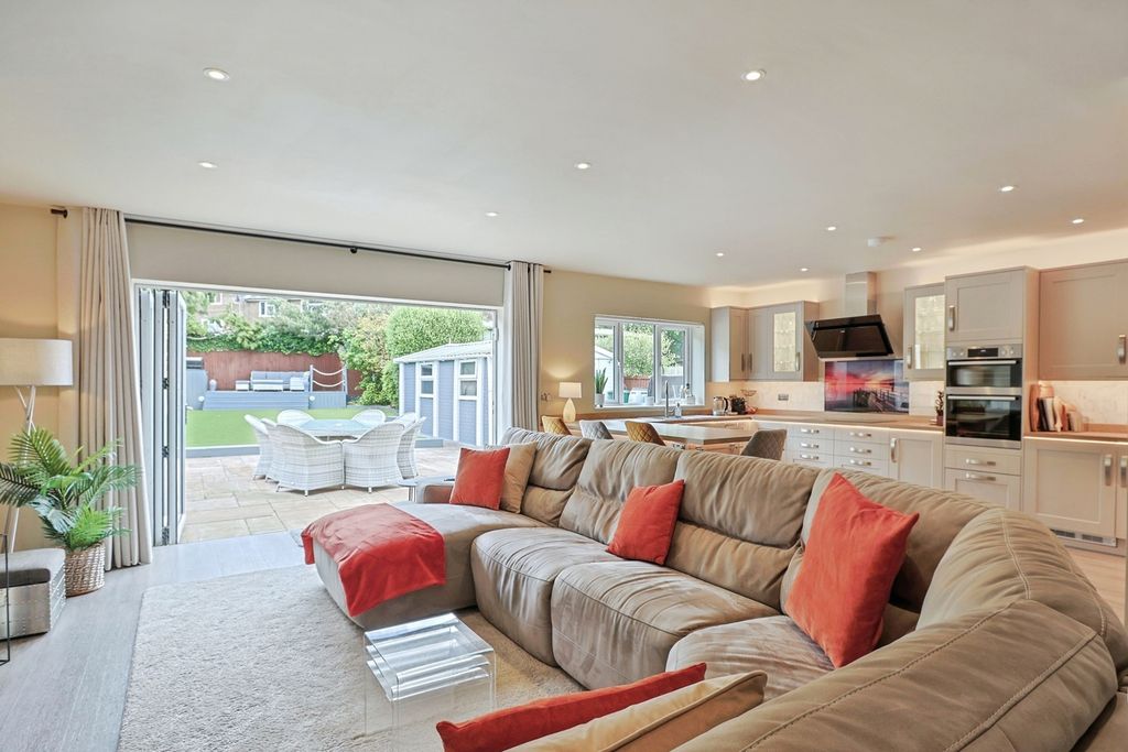 Property photo 2 of 28 Pbox-Img.Jpg