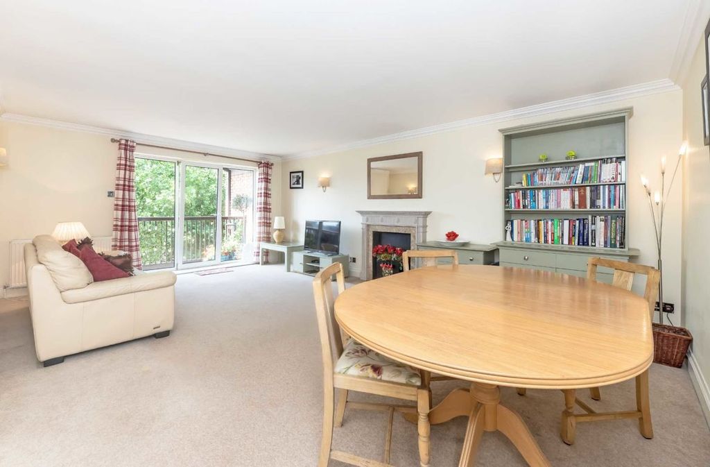 Property photo 2 of 8