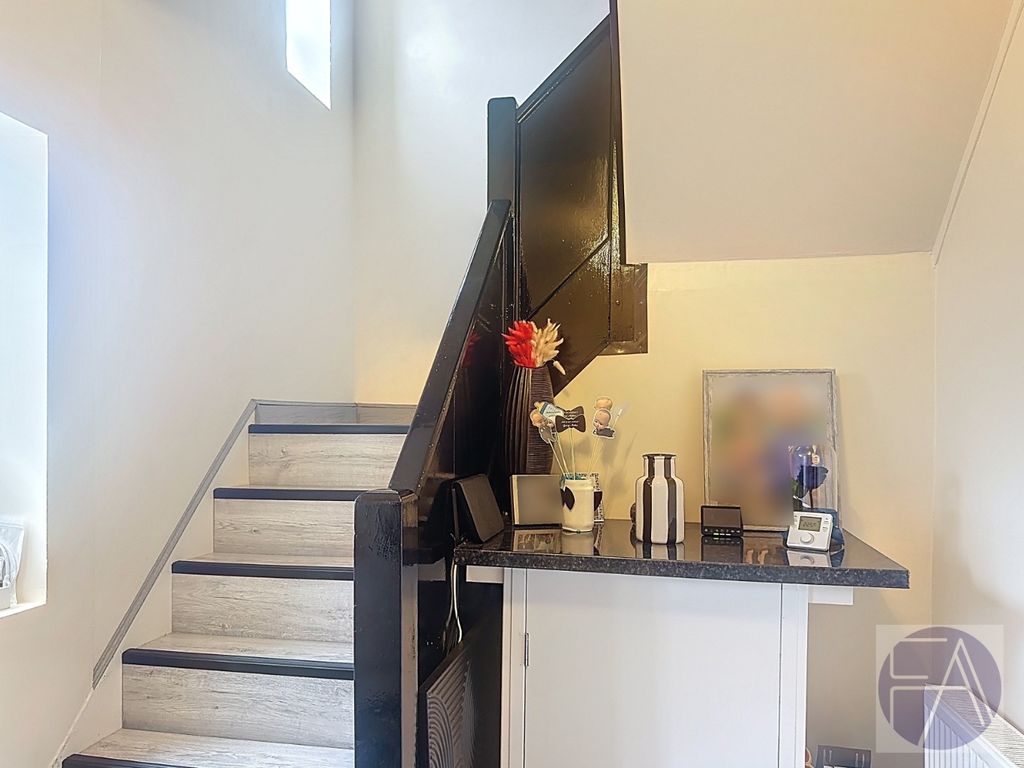 Property photo 2 of 17 4395301