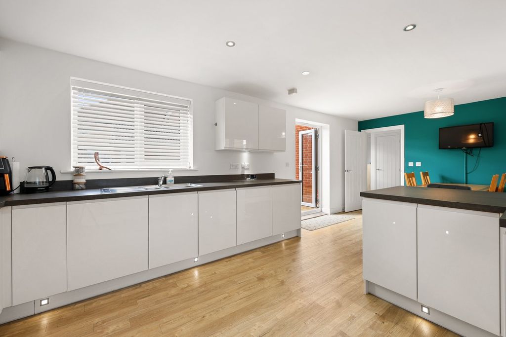 Property photo 3 of 23