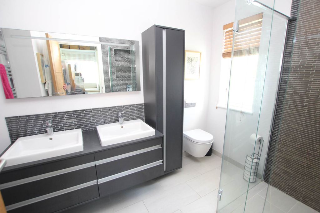 Additional image 6 of 3 bed detached house for saleHolywell Close, Eastbourne BN20