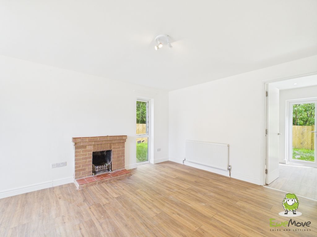 Property photo 3 of 15 Ewemove Estate Agents Basingstoke - Dragonfly Driv