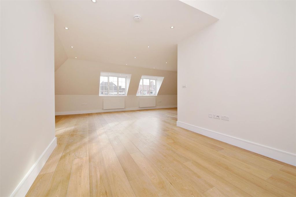 Property photo 3 of 31 1811.Jpg