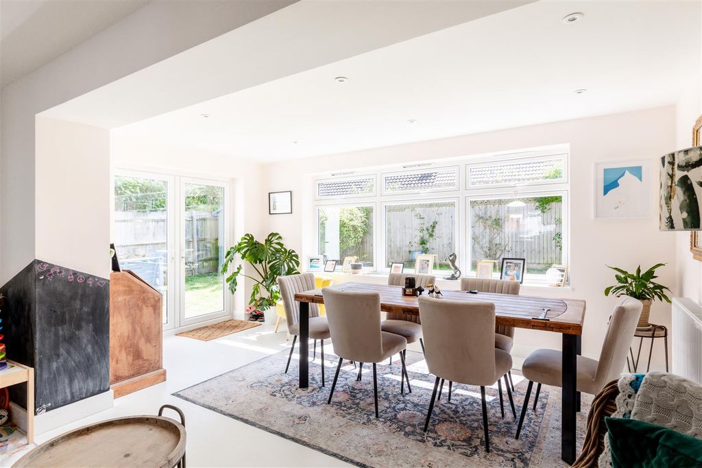 Property photo 3 of 14 4 Hanbury Lane-15.Jpg