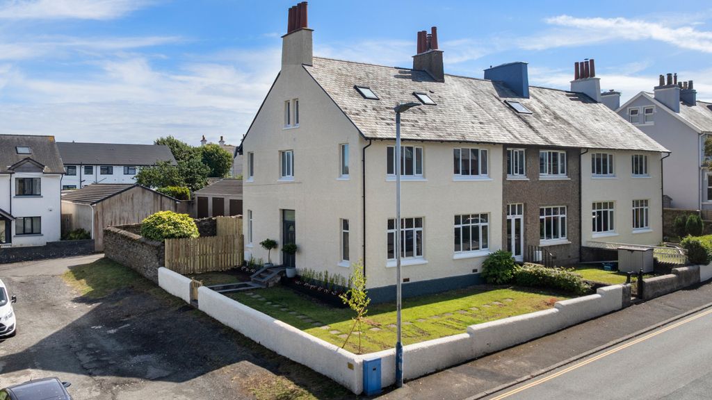 Property photo 2 of 32