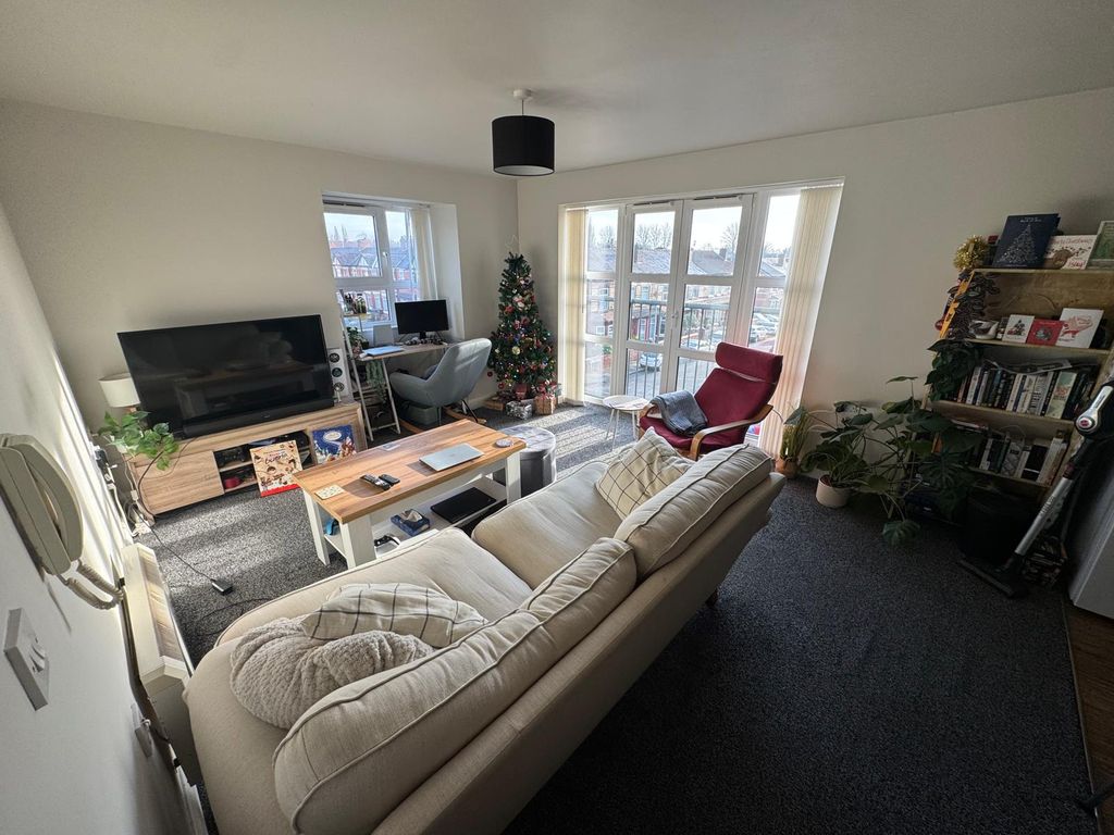 Property photo 3 of 11