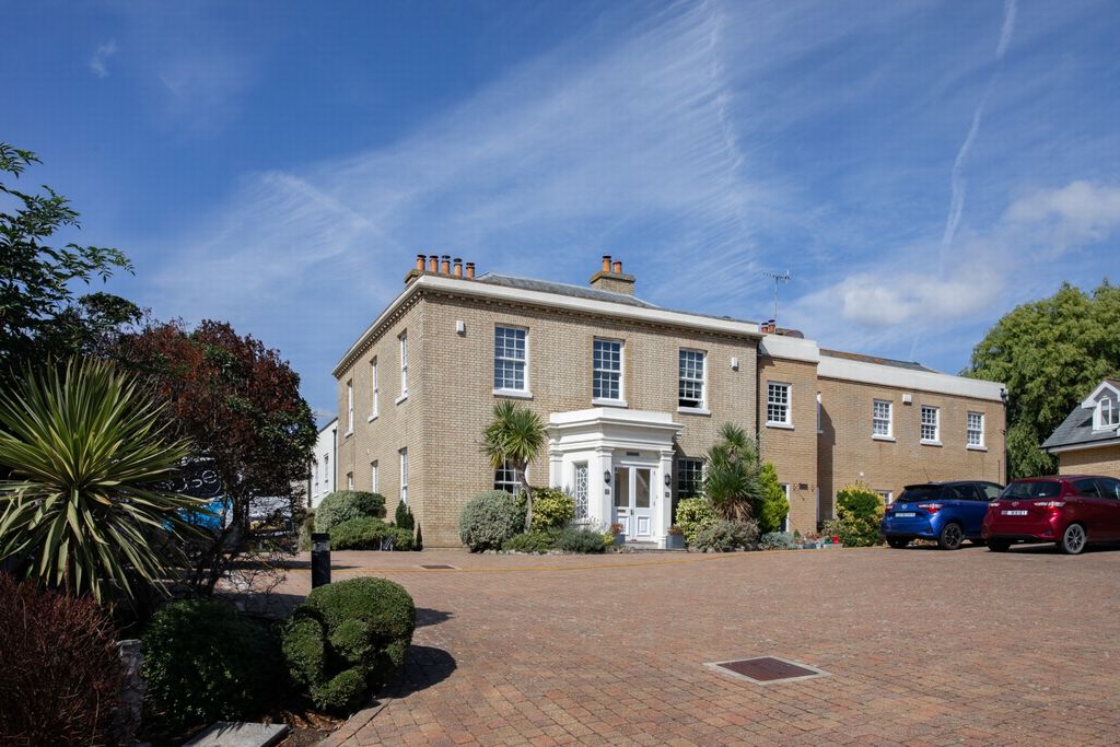 Property photo 1 of 19 Wellington House