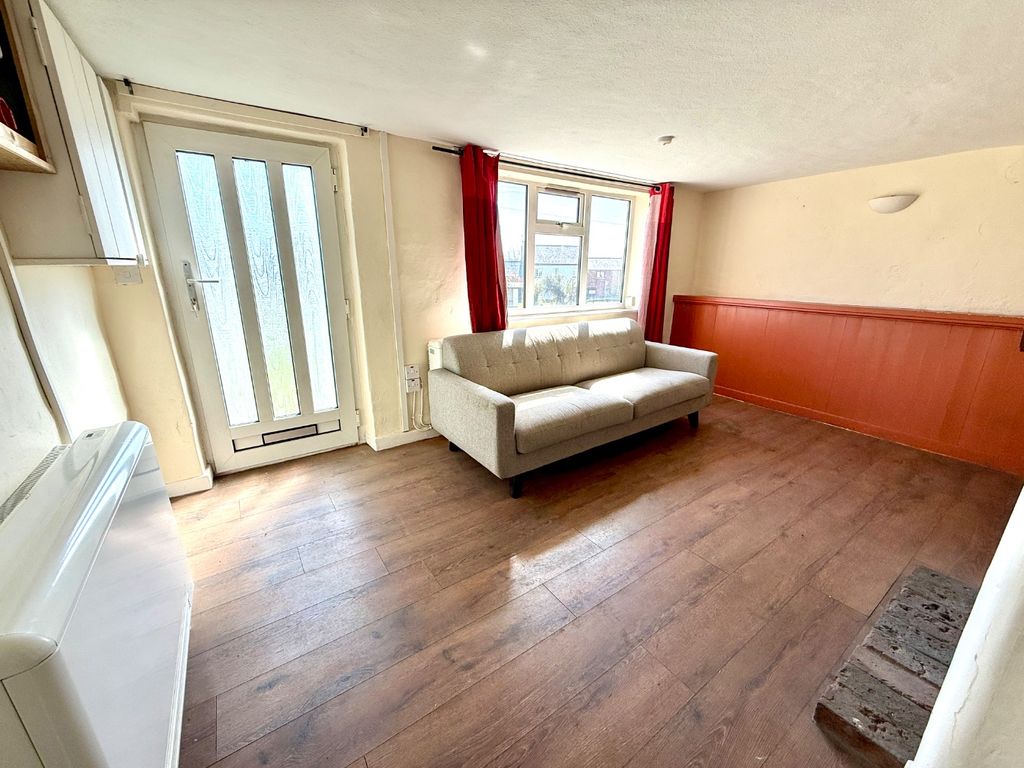 Property photo 2 of 27 3509374