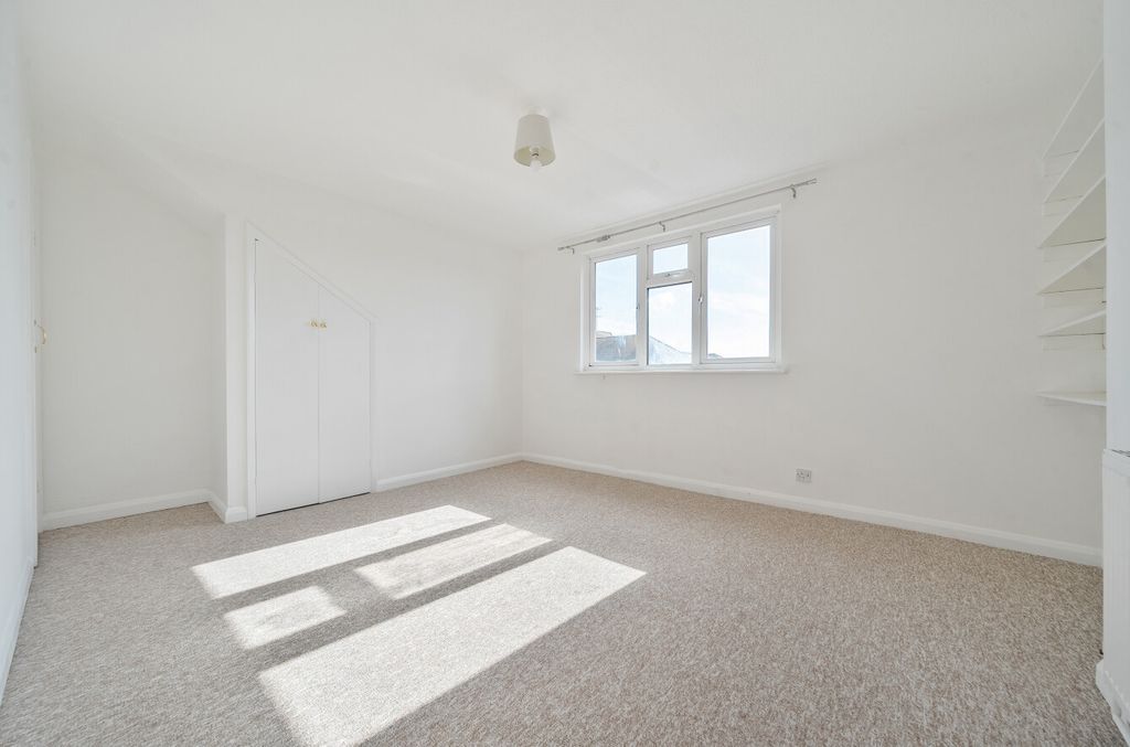 Property photo 3 of 7 Main Bedroom