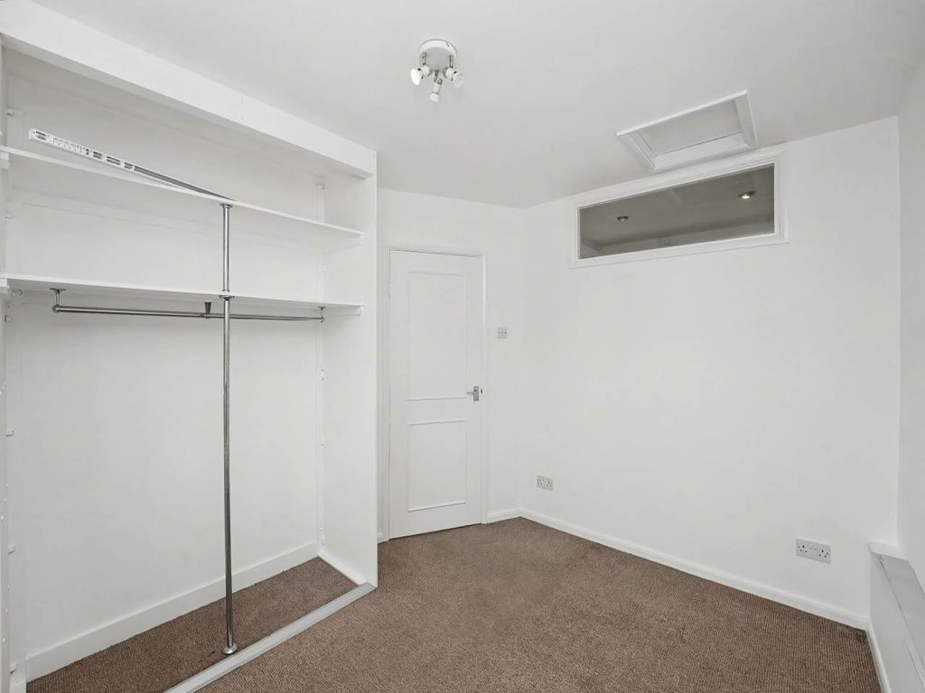 Property photo 3 of 13 Bedroom (2)
