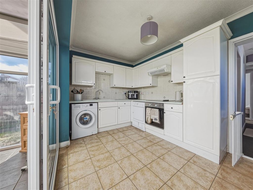 Property photo 2 of 25 19 Hillview (12).Jpg