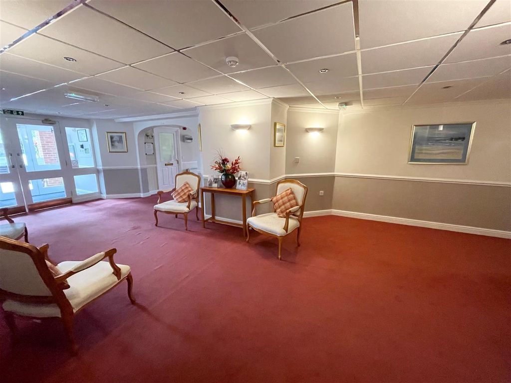Property photo 2 of 17 Communal Reception Area