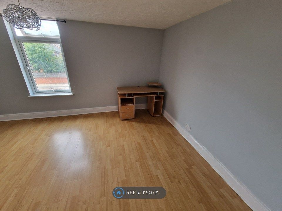 Property photo 3 of 17 Master Bedroom
