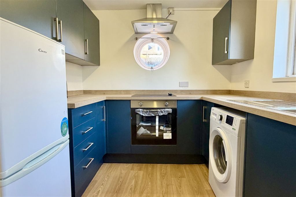 Property photo 3 of 15 Kitchen