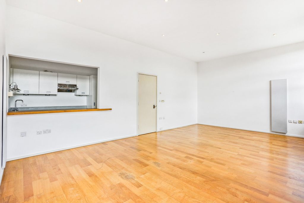 Property photo 2 of 30