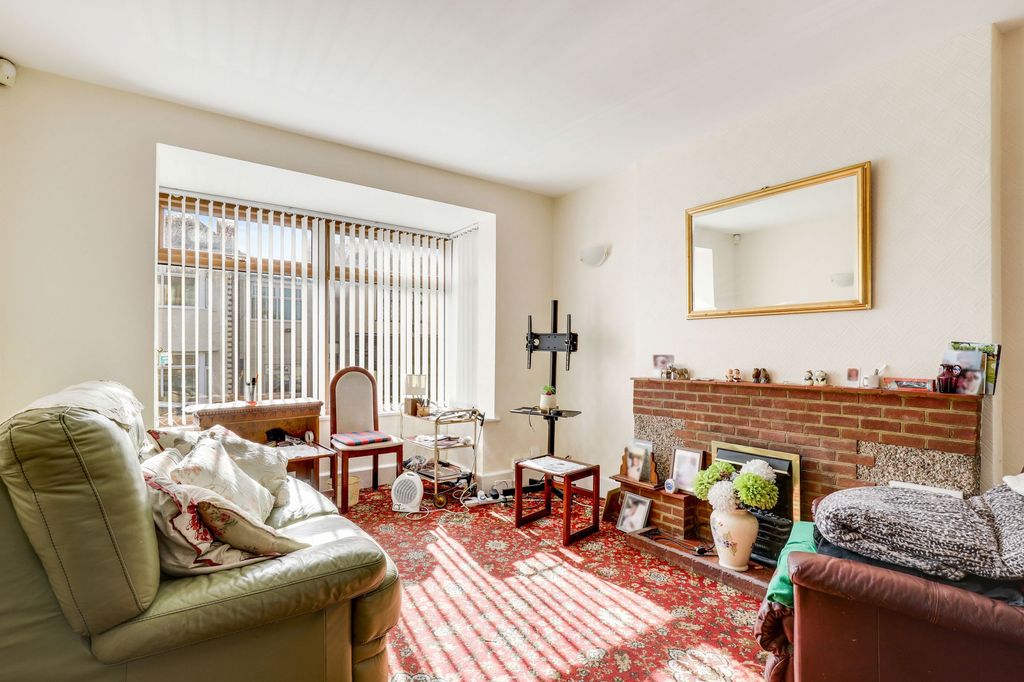 Property photo 2 of 19