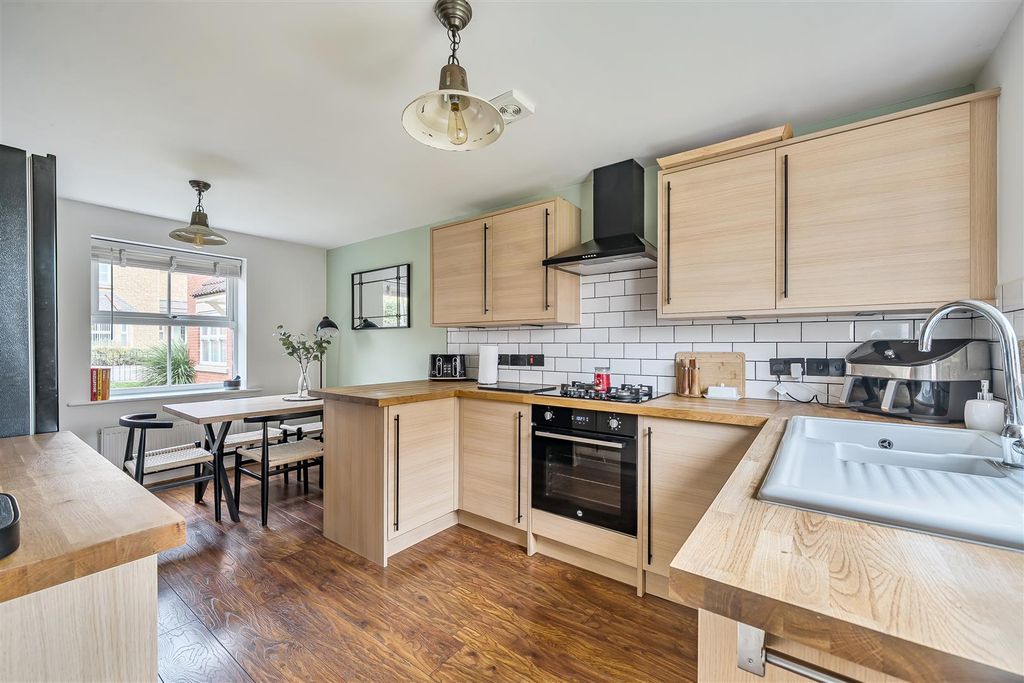 Property photo 3 of 20 1364544-5-68E7A3B821B80.Jpg