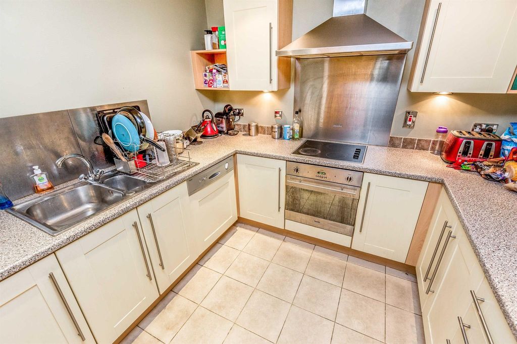 Property photo 2 of 8 Kitchen