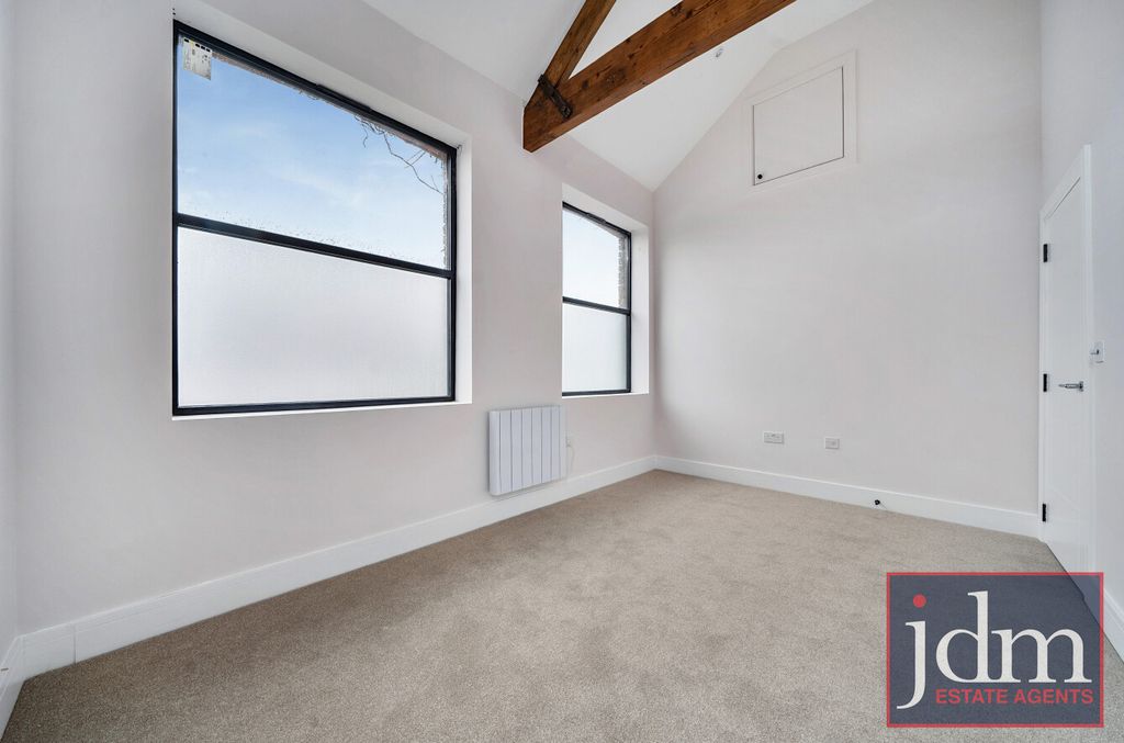 Property photo 2 of 9 Bedroom