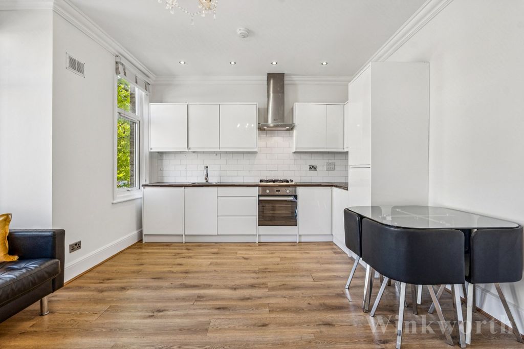 Property photo 2 of 12 Picture No. 14