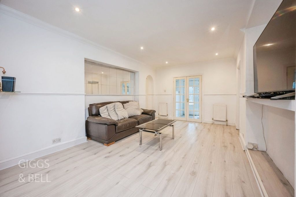 Property photo 2 of 25 5218011