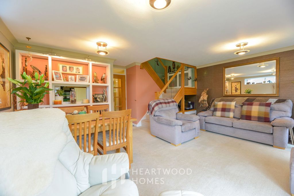 Property photo 3 of 28