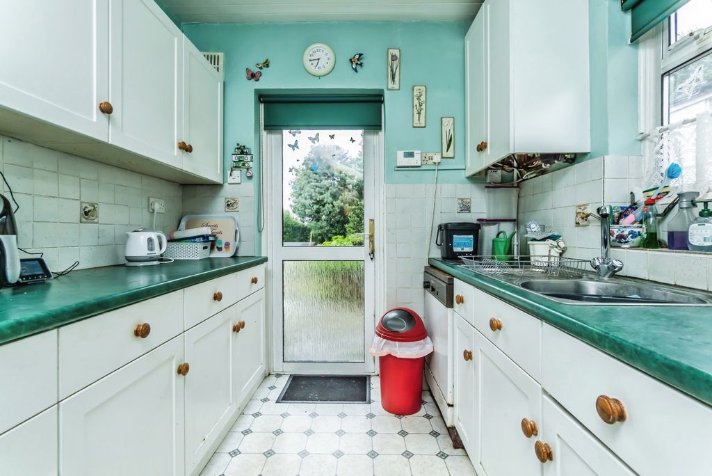 Property photo 3 of 15 Kitchen