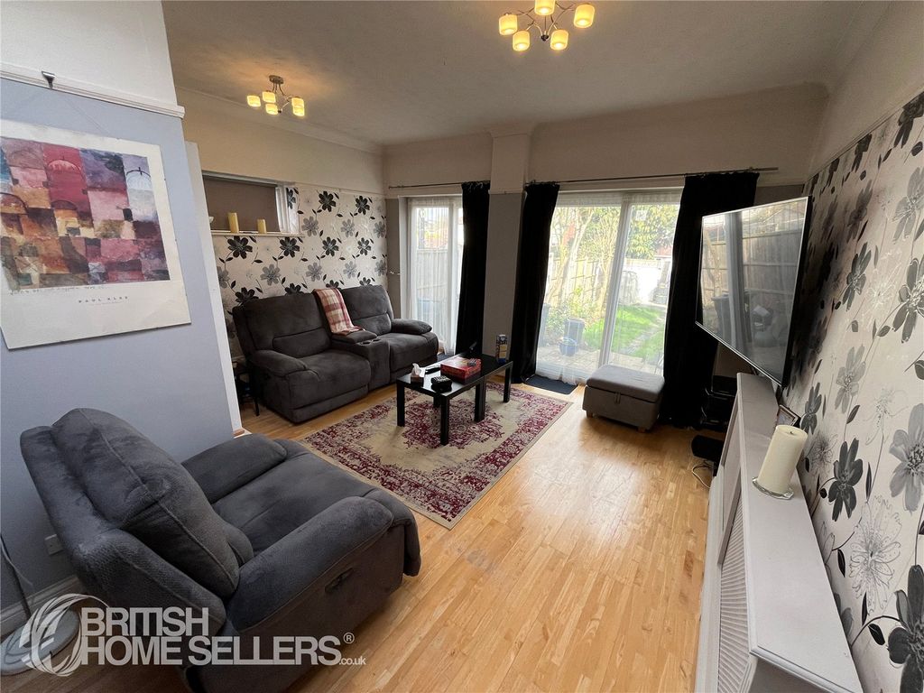 Property photo 3 of 24 Picture No. 04