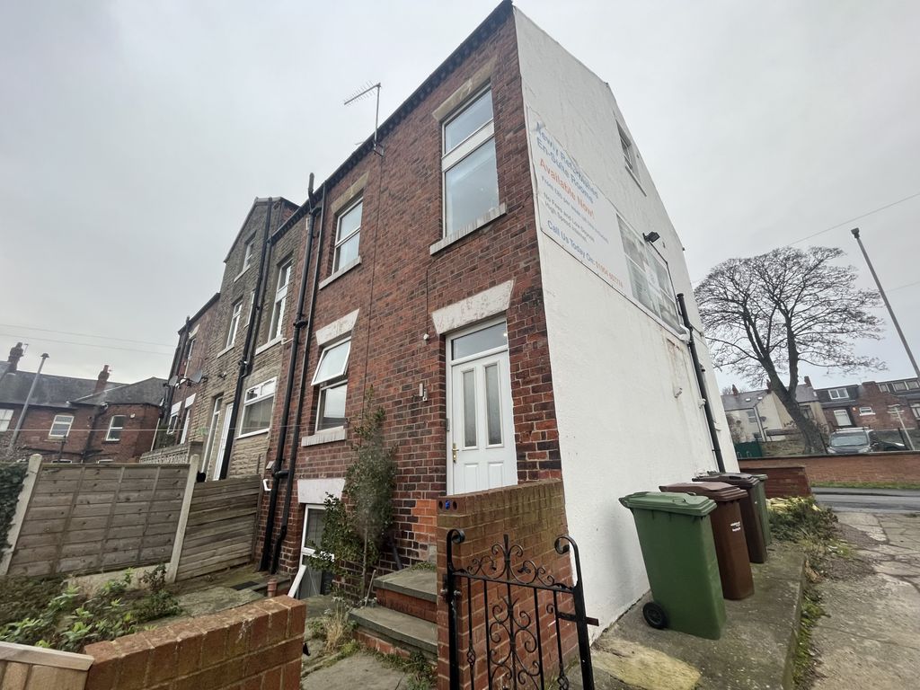 Property photo 2 of 7 External